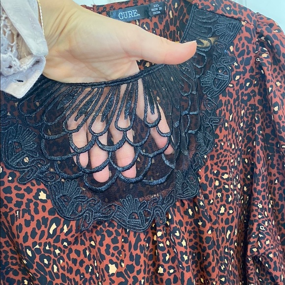 Cure New With Tags Rust Leopard Print Blouse With Sheer Mesh Crochet Neckline - Picture 3 of 15